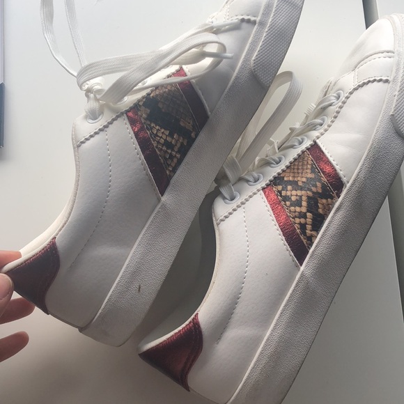 Cute design white sneakers - Picture 2 of 4